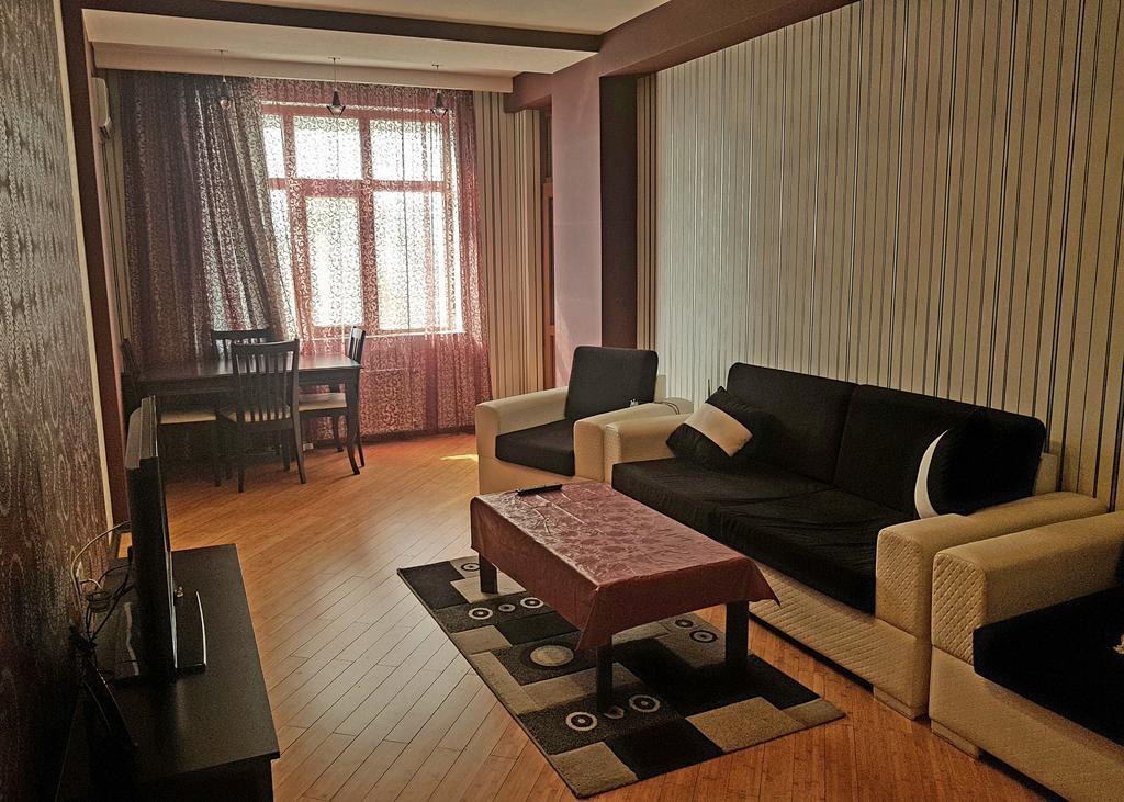 Apartment On Mirqasimov St.29 Баку Екстер'єр фото